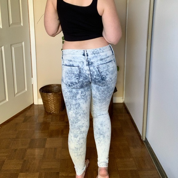 Mid-rise Acid Wash Skinny Jeans - Picture 4 of 9